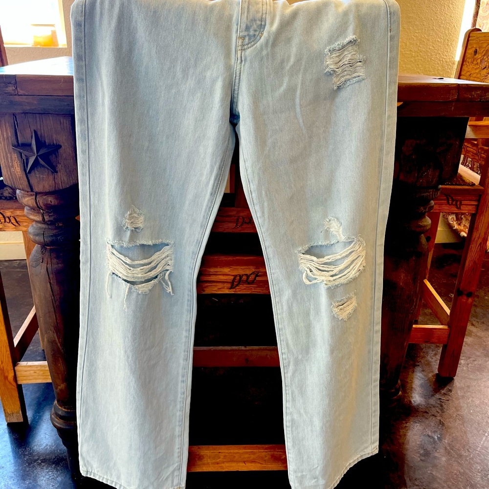 Distressed wide legs jeans